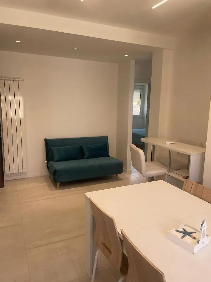 Helen2.0 Appartement Tirrenia Italië